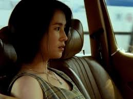 荒诞的《喜宴》，不羁的微微||为了绿卡，她做了同妻