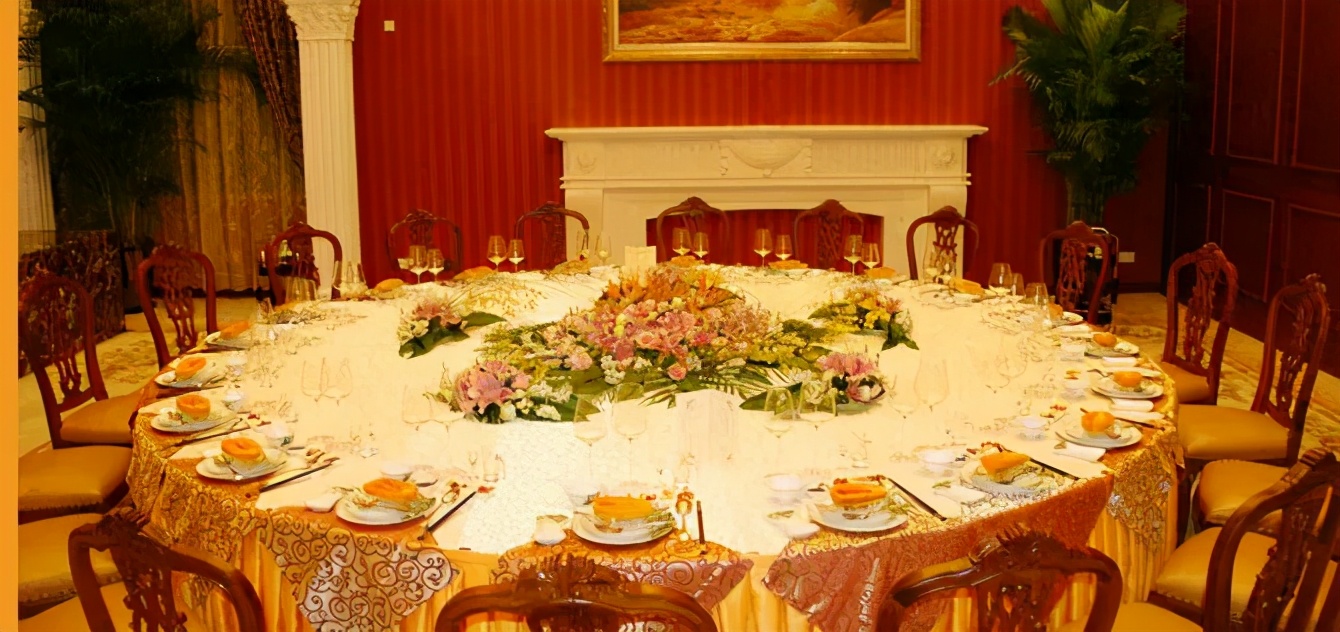 快来！今年在东方明珠塔、国际会议中心、市中心大饭店过年啦