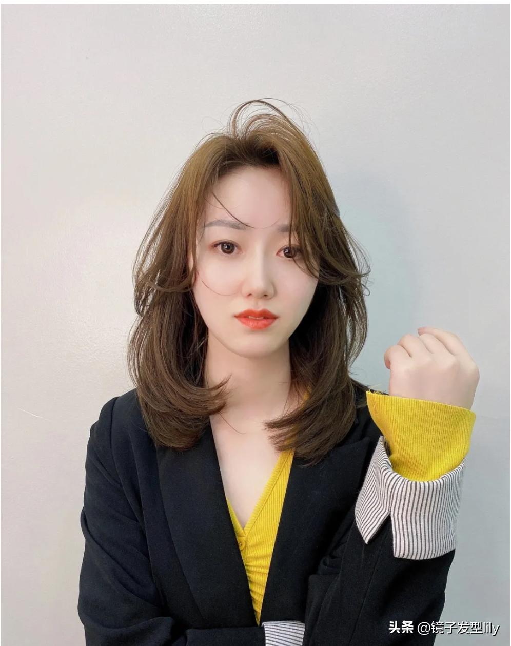 最流行的八款减龄瘦脸发型,40到50瘦脸人剪什么发型好看