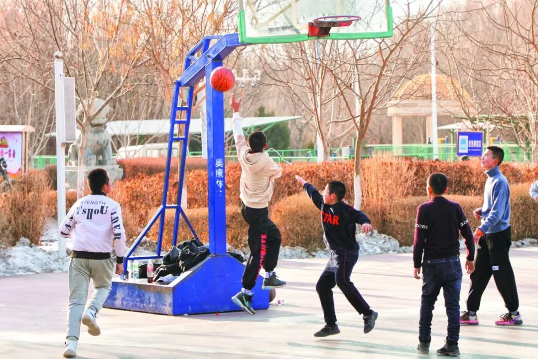 男生打篮球技巧和细节,男生篮球基础教学