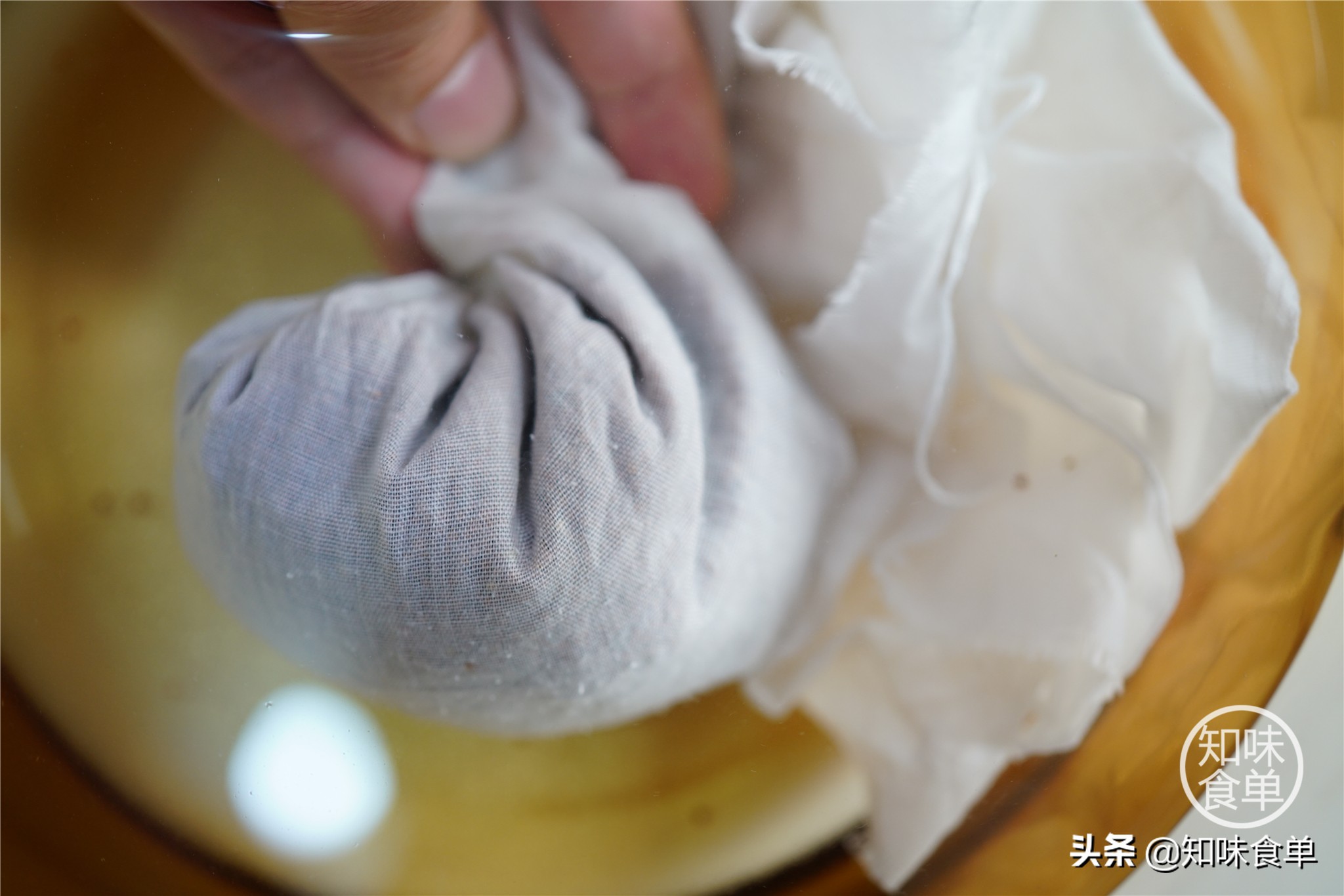 食单丨手工冰粉制作丨最全冰粉制作指南，天然*物冰植**粉大比拼