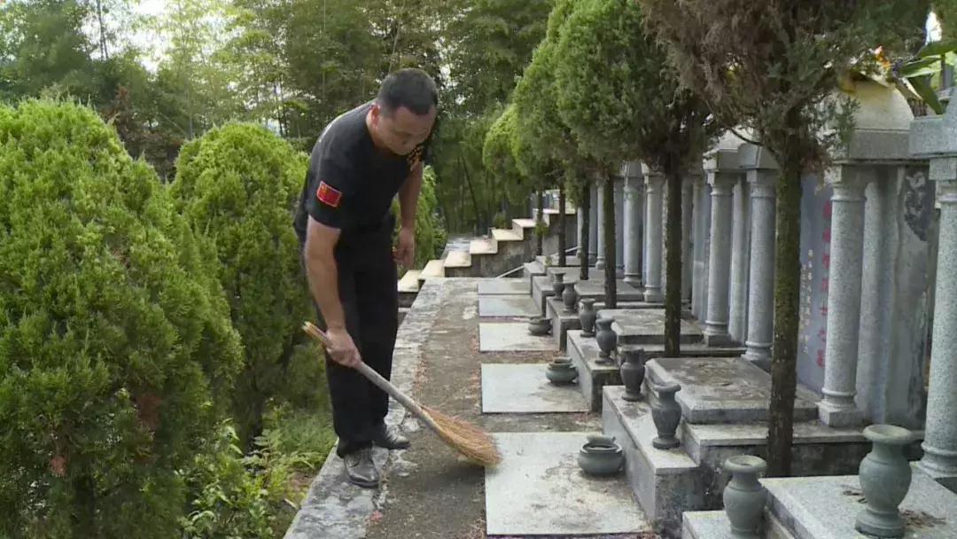 一村三代人守护无名烈士墓73年,一家三代为烈士守陵86年