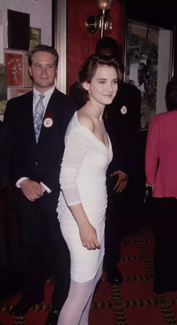 女人爱穿袜子是什么心理,女人爱穿的袜子