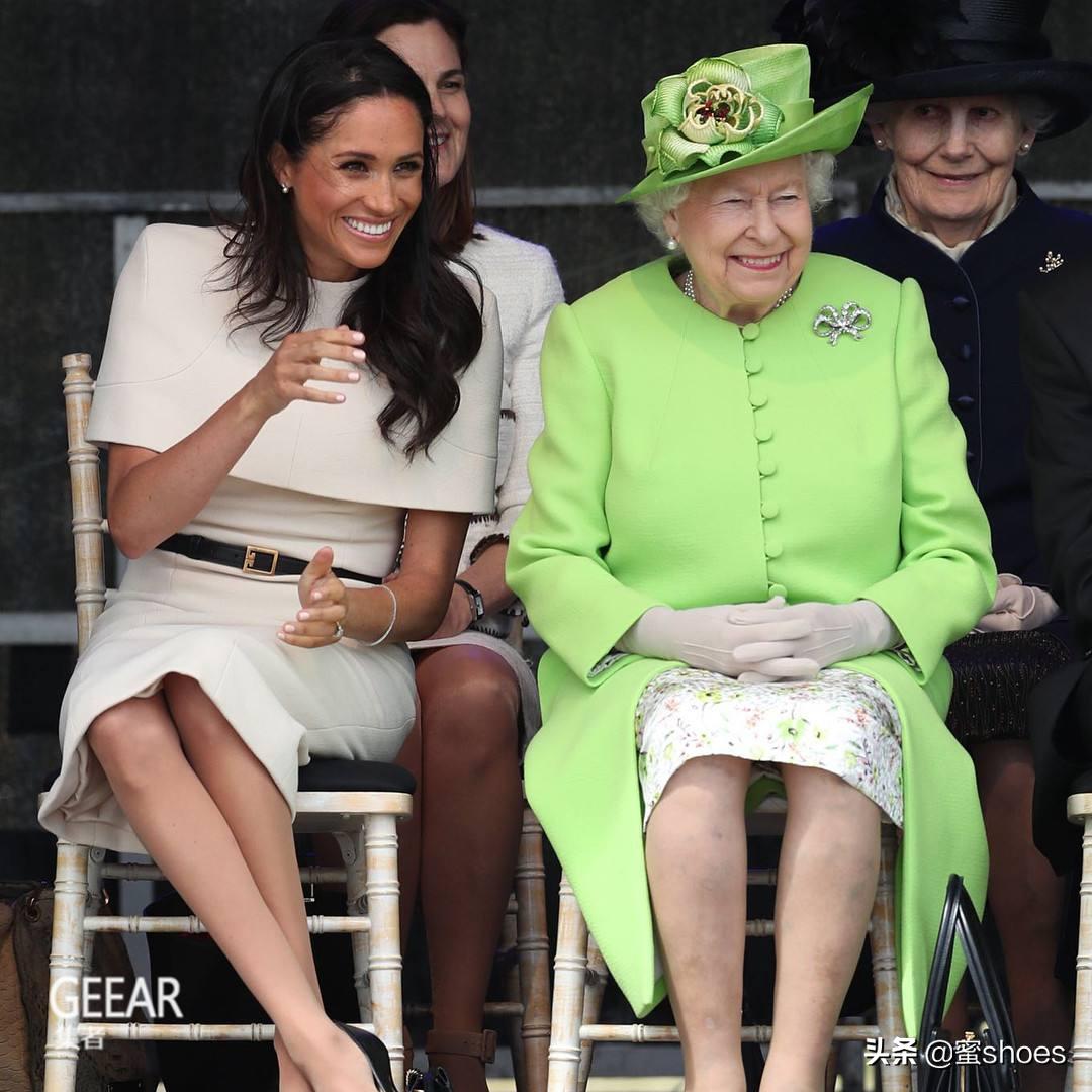 梅根穿的什么牌子高跟鞋,梅根王妃尖头红底高跟鞋图片