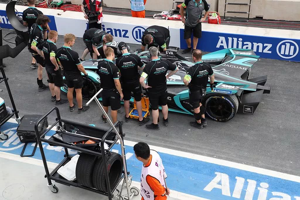 这车空间窄、没空调，只能躺着开，为啥一群男人都想开？