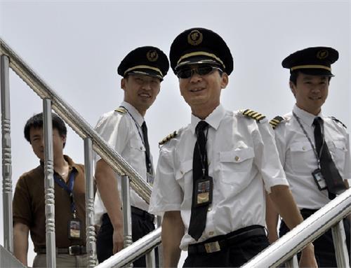 人不眨眼有什么后果,人不眨眼教程