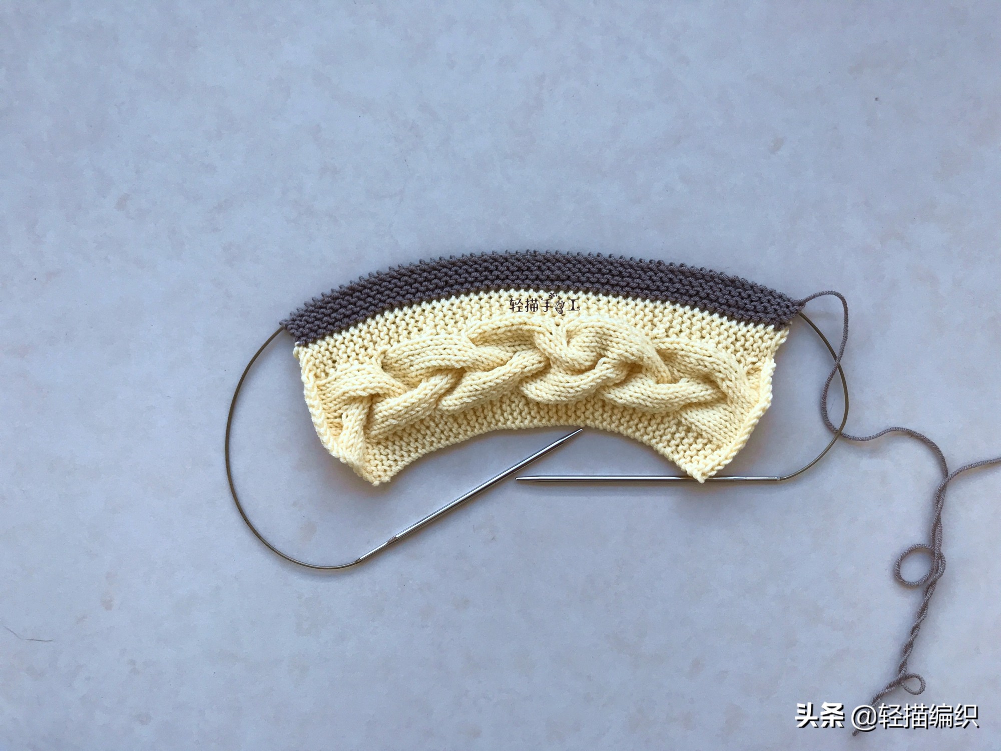 蓝颜色麻花式的地板袜编织教程,手工编织两边麻花地板袜视频教程