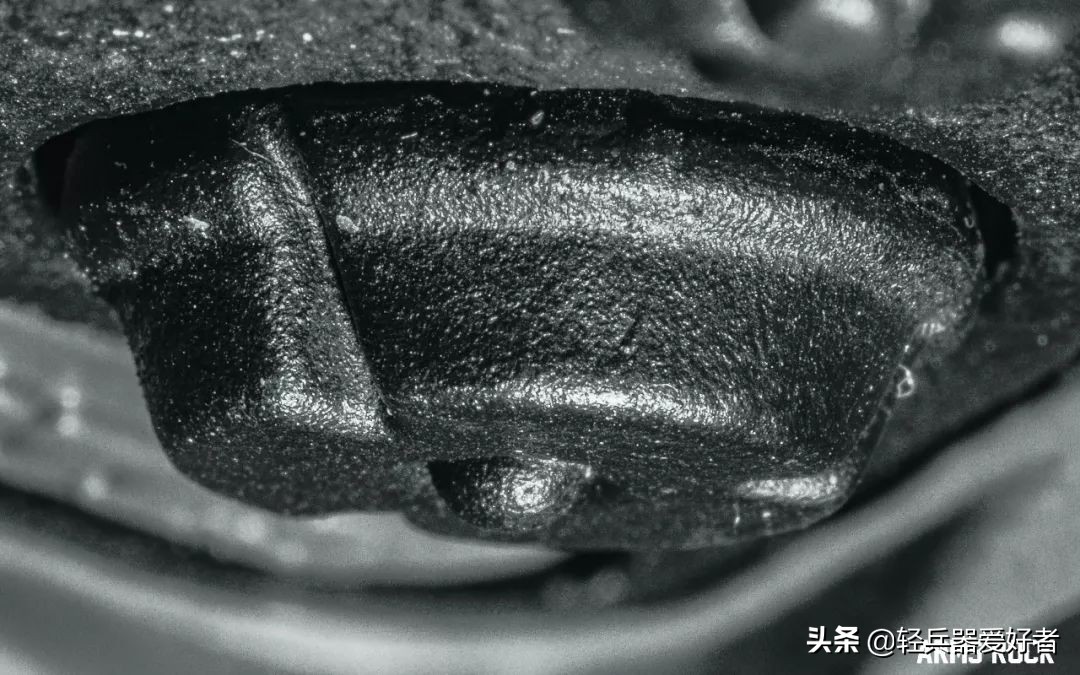 穿什么鞋更好的保护脚,军靴既能透气又能防水吗