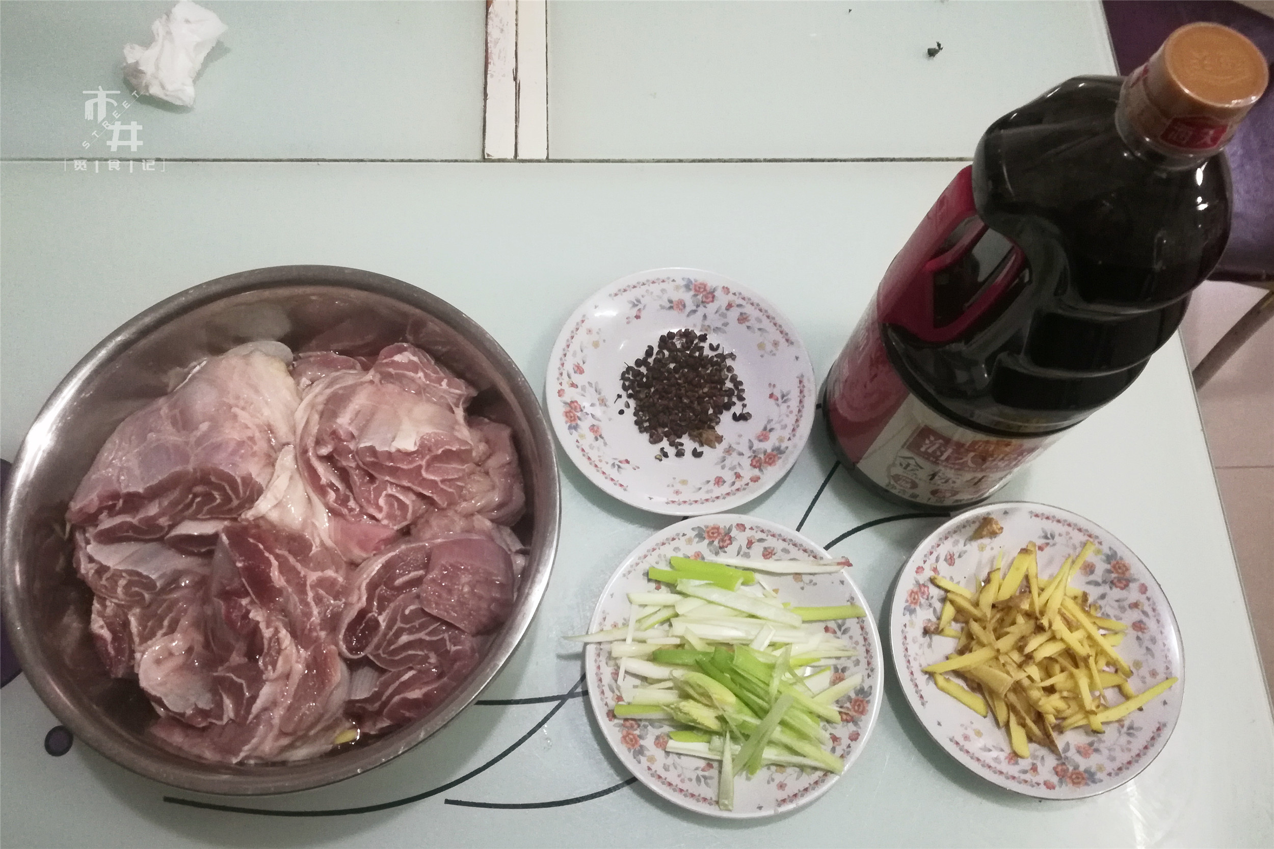 做卤牛肉,我家用了20多年的配方,牛肉酥软不缩水,有嚼头不塞牙