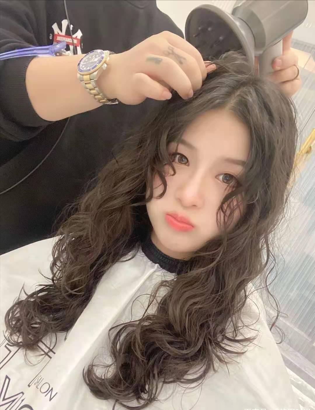 烫的卷发不知用哪种泡沫发蜡好,发蜡和弹力素哪个更适合卷发