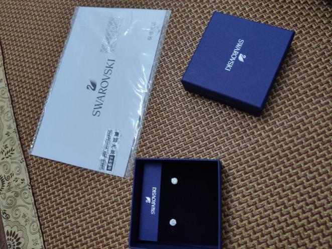 施华洛世奇耳钉变色,施华洛世奇耳钉花朵小清新