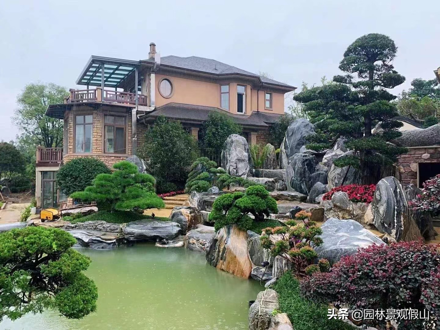 泰州假山鱼池施工费用,农村庭院鱼池假山制作全过程