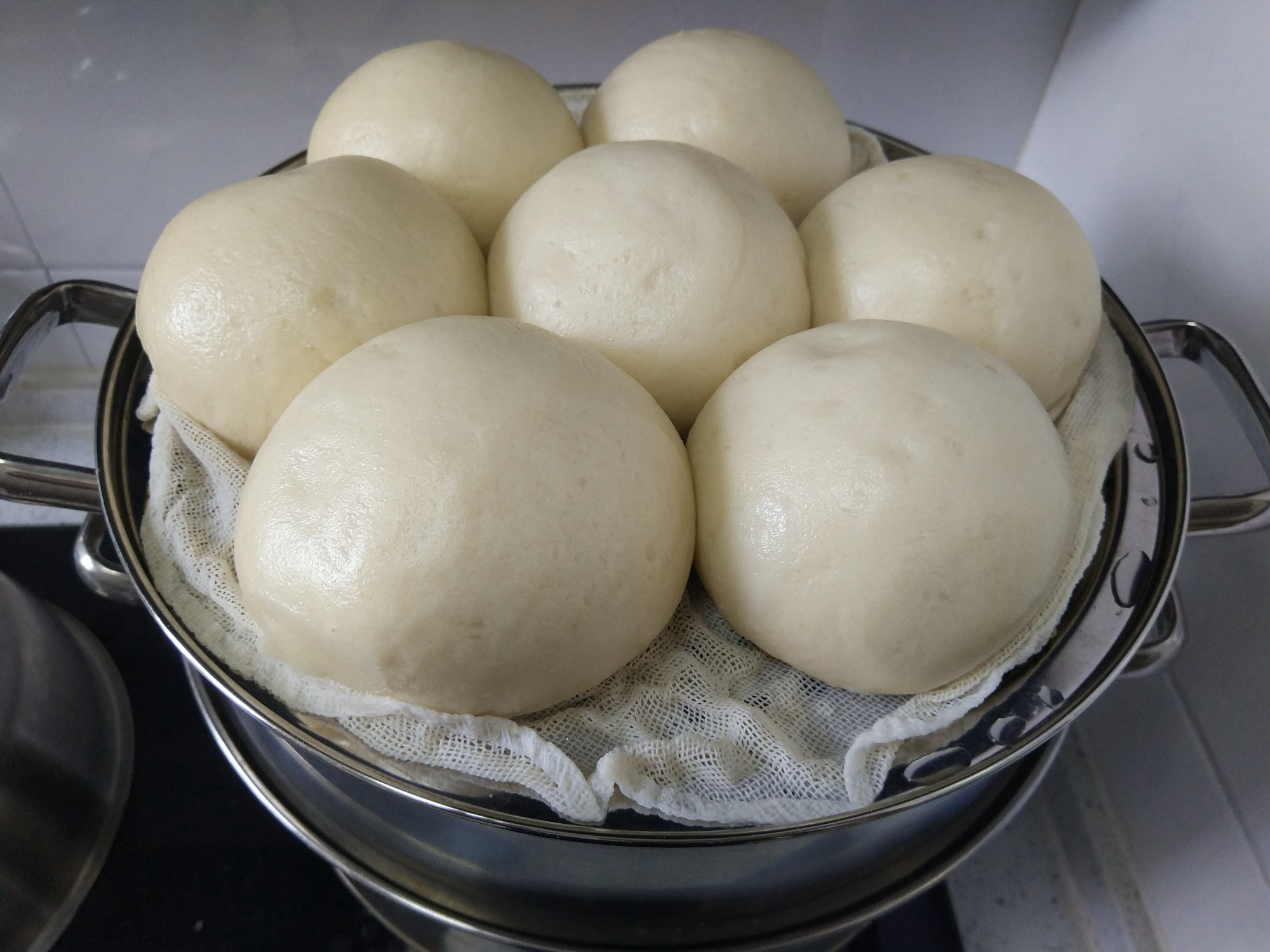 用酵母粉蒸馒头放泡打粉吗,蒸馒头用酵母放小苏打可以吗