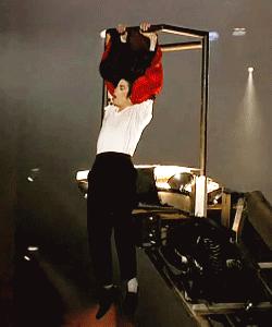 迈克尔杰克逊死后他的孩子去哪了,迈克尔杰克逊去世后三个孩子现状