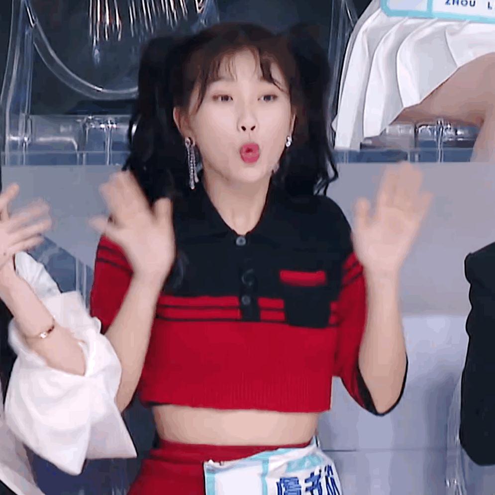 虞书欣纯欲风穿搭,虞书欣新造型粉色衣服头发怎么弄