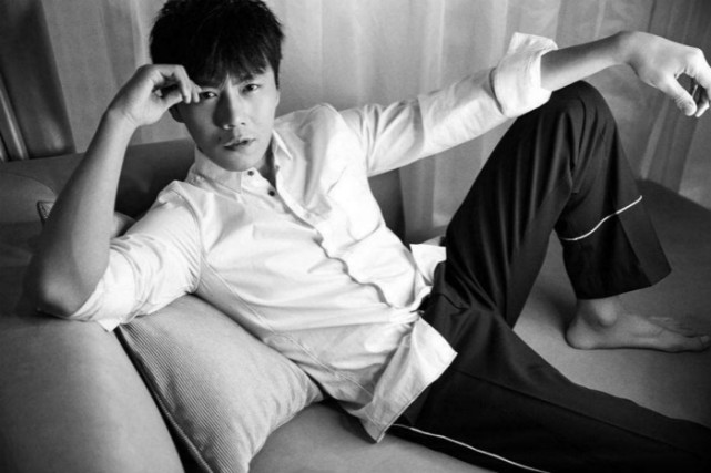 秦昊发飙怒斥*拍偷**者，4岁女儿正脸被曝光，颜值随奶奶眼睛小