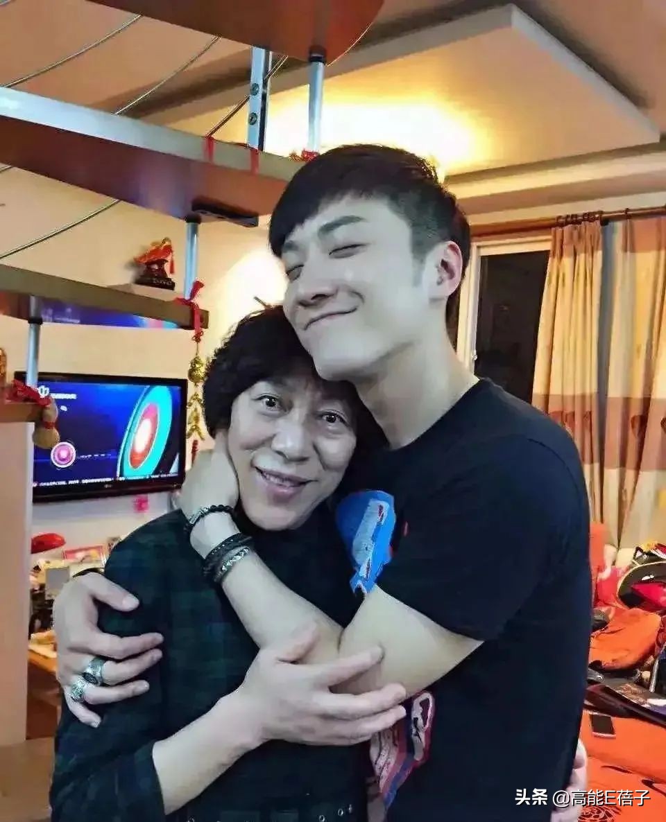 乔任梁去世3年后父母走出阴影,乔任梁去世六年父母发文悼念