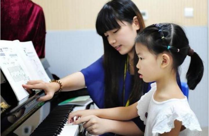兴趣班不宜报的太多,兴趣班要不要报钢琴