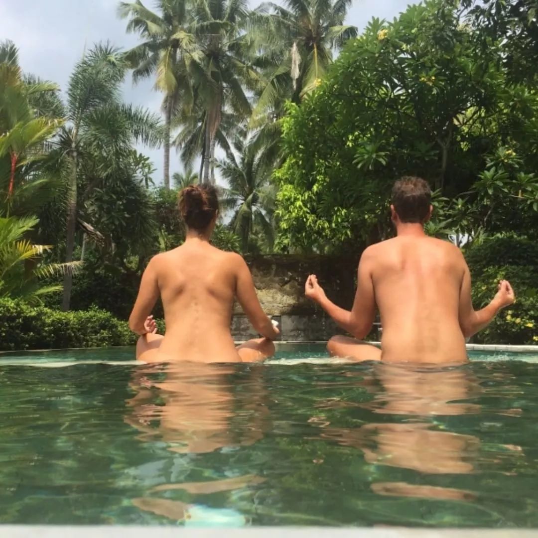 网红情侣“全裸”环游世界，拍下数千张裸体，只为告诉人们…