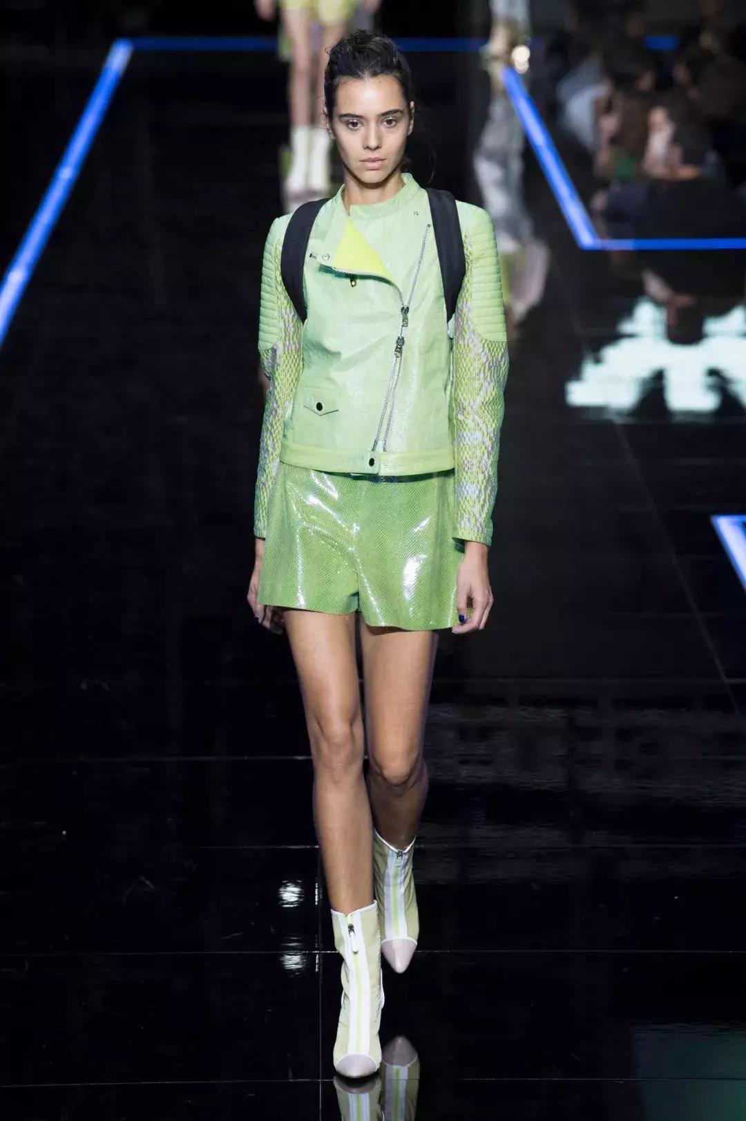 今年爆款皮毛一体女装,高档红色皮毛一体女装新款