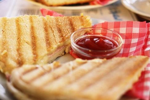 酒店标间是不是双床房,doubleroom是大床房吗