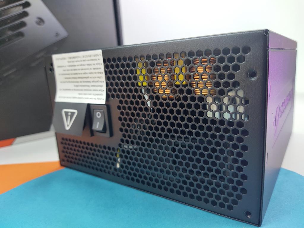 骨伽全模组电源智能静音降噪强劲稳定输出