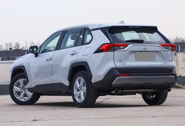 买不起霸道的丰田车主,开了的12年丰田rav4还值得入手吗