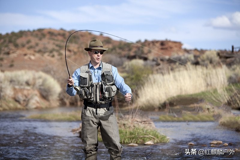 鱼线绑在鱼竿上的绑法教学,把鱼线绑在鱼竿上该怎么绑