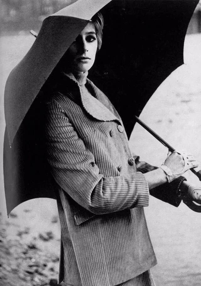 体重41kg的她，*翻推**了梦露性感丰腴的审美革命，成划时代流行符号