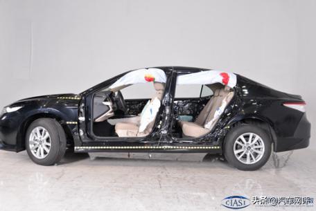 颜值爆表，用料厚道，凯美瑞告诉你什么叫中型车典范