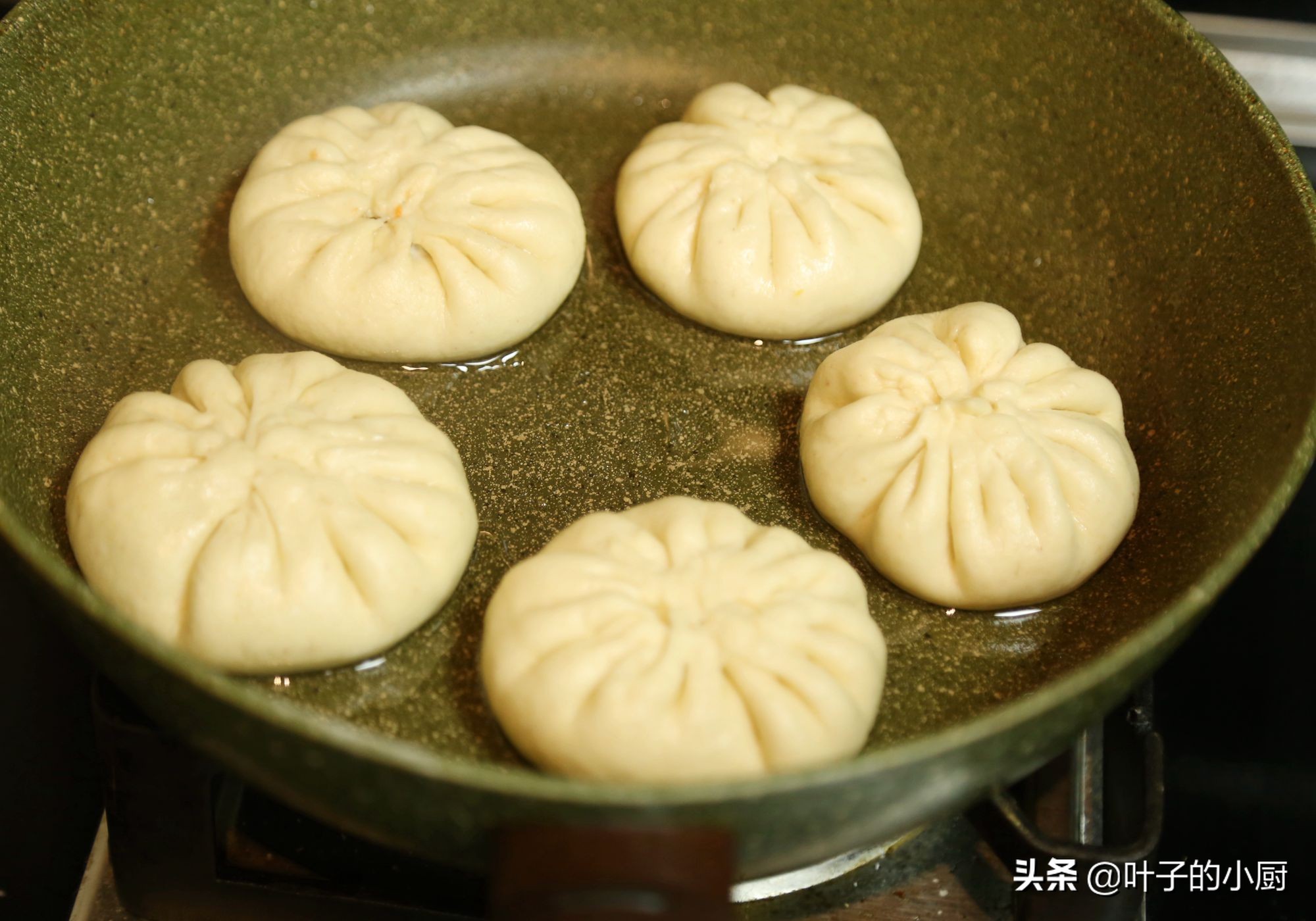 做馅饼咋做好吃,早餐薄薄的馅饼怎么做的