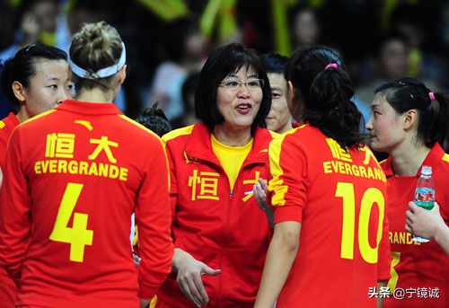 女排世界杯11连胜郎平流泪,中国女排世界杯11连胜卫冕