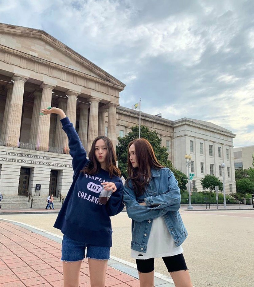 郑秀妍的品牌羽绒服,郑秀妍穿滑雪服