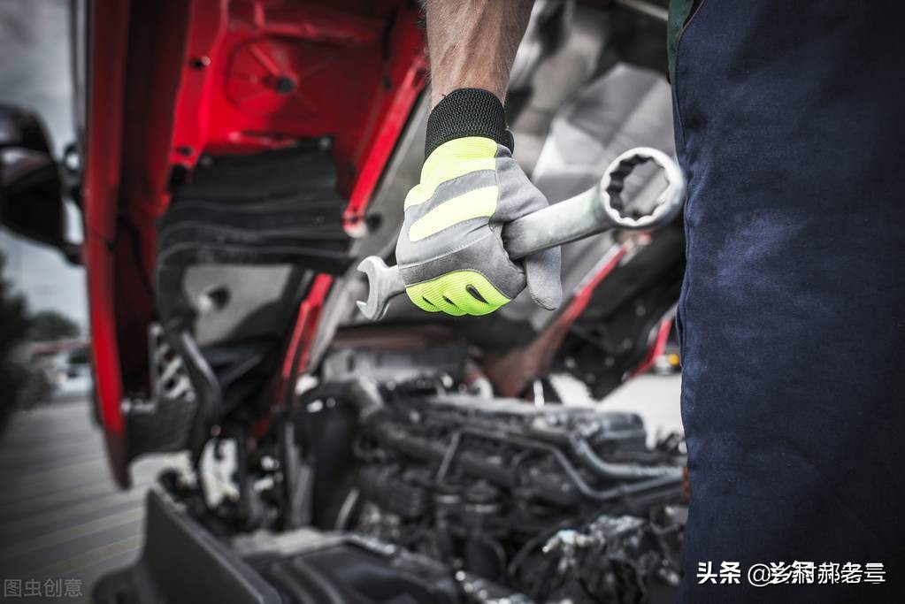 买了一辆东风704拖拉机，邻居说所有螺丝需要紧一遍，紧完后悔了