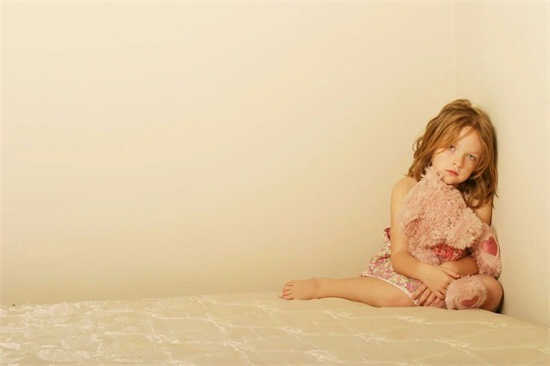 孩子摸*处私**、夹腿、蹭被子，这几个小细节千万别忽视