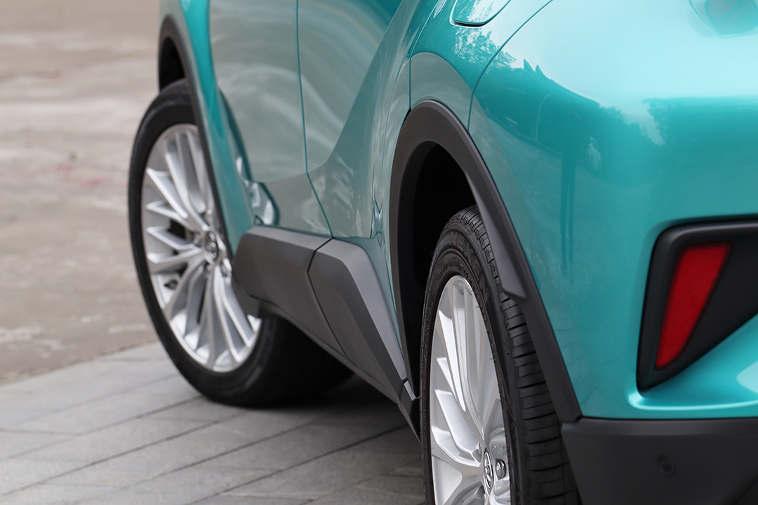 chr换18寸轮胎可以升高多少,chr更换225轮胎更稳了