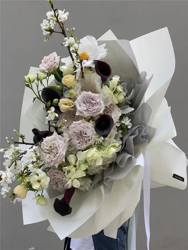 这家不足50㎡的花店，年营业额竟达300多万，被称“花痴”的他是怎么做到的？