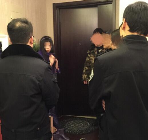 杨幂遭工作室曝光素颜照,杨幂被拍在横店