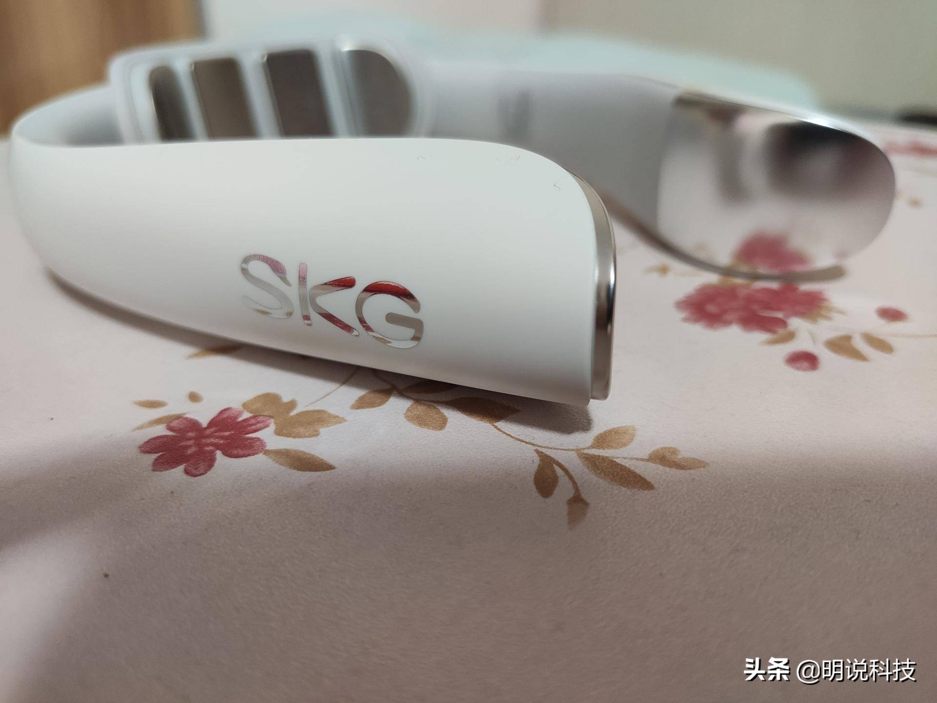 新国货卖爆了，小身材大智慧的SKG颈椎按摩仪上手