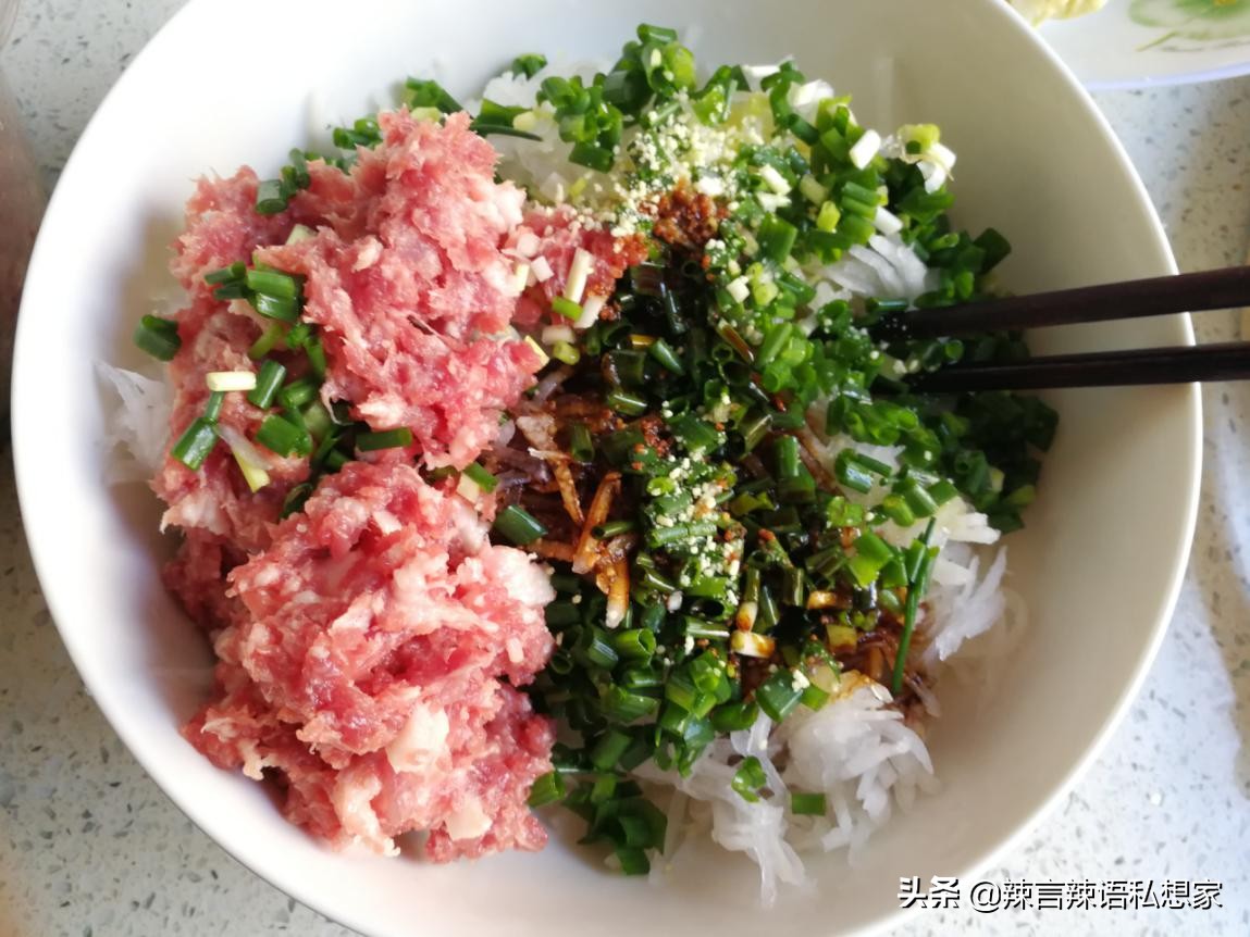 辣萝卜怎么包包子好吃,萝卜馅饺子怎么去除萝卜的味道