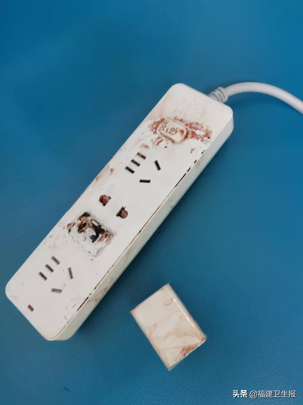 床边手机充电爆炸视频,厦门新闻手机充电爆炸