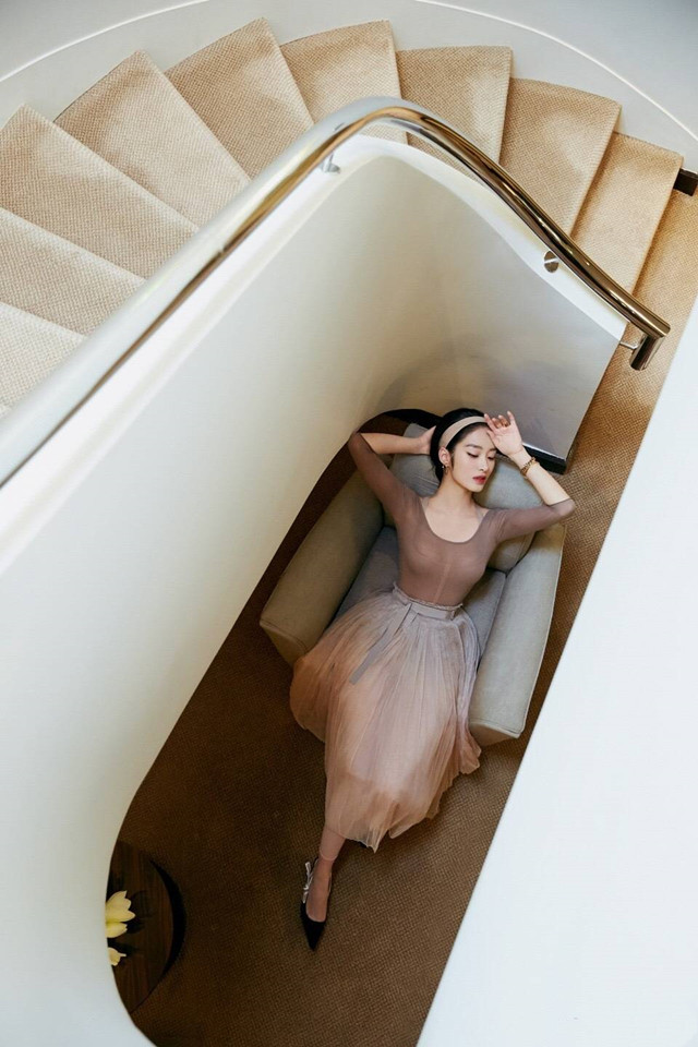 杨采钰穿绿色裙子,杨采钰秋款风衣穿搭