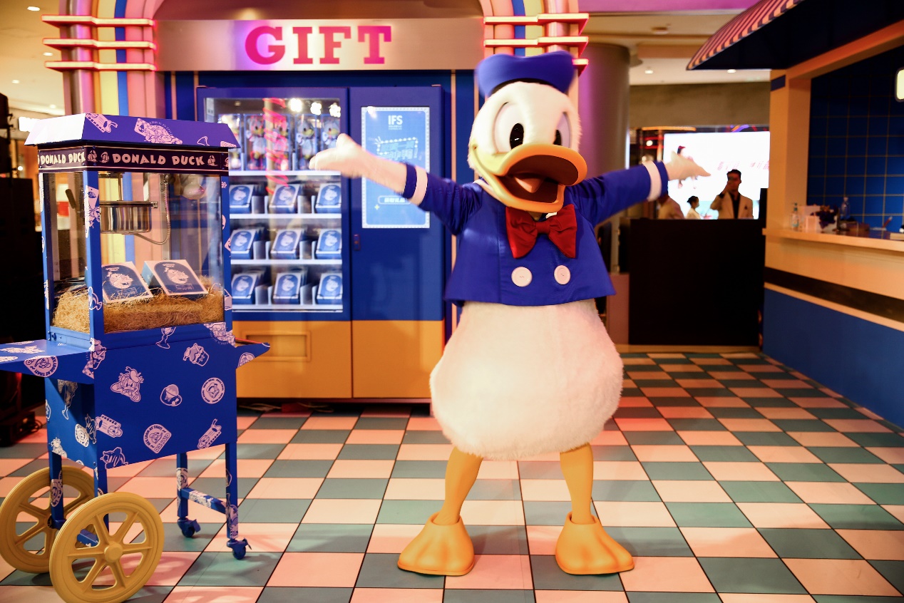 清凉一夏甜蜜冰淇淋展冰爽来袭,唐老鸭夏日刨冰快闪店