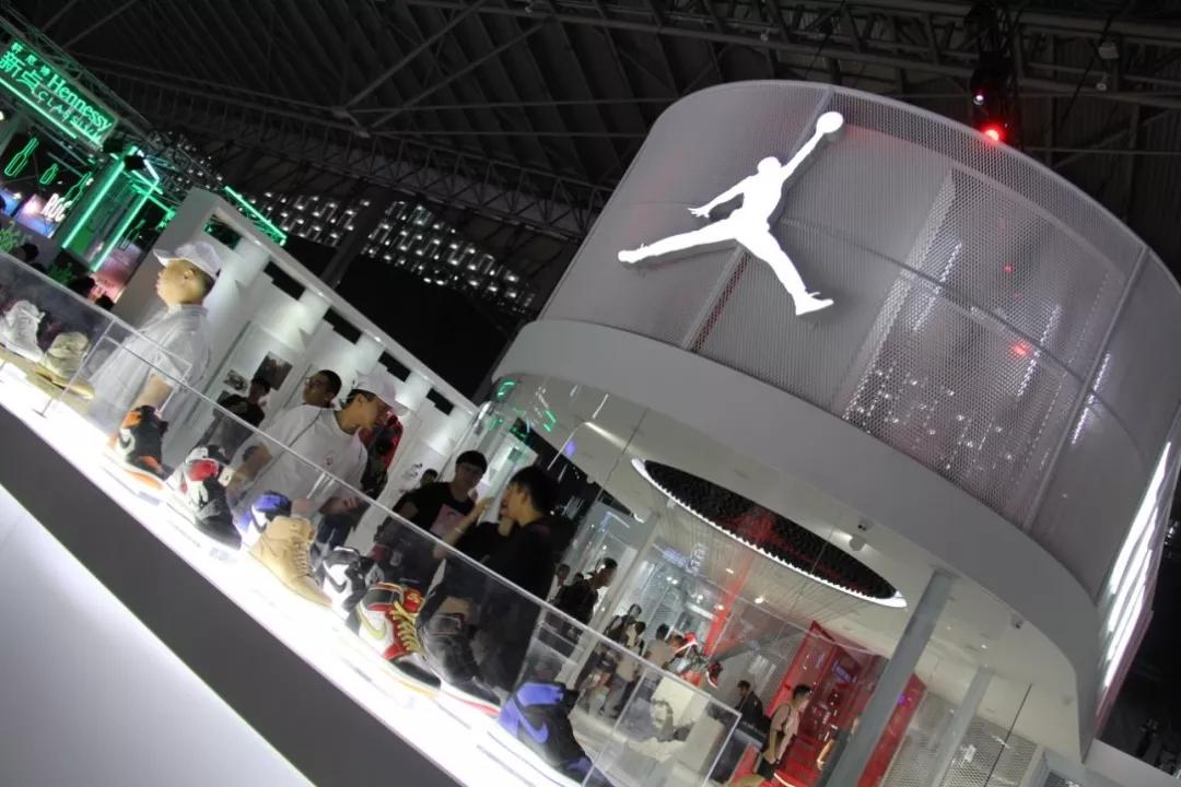 买鞋子尺码怎么选,运动鞋尺码要买偏大还是偏小