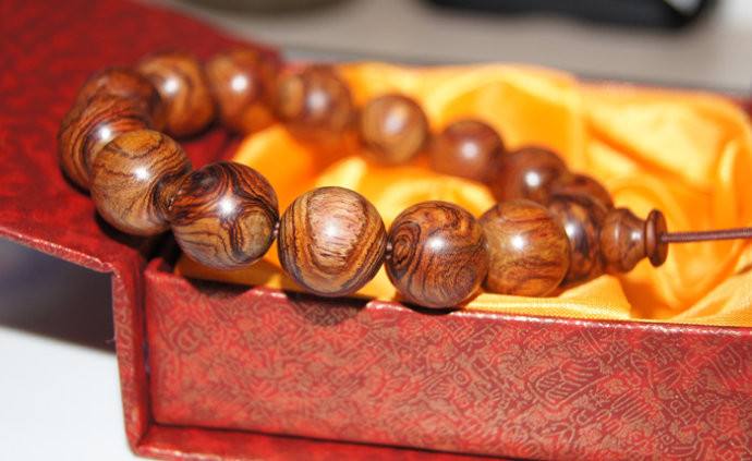 海南黄花梨如何判断价格高低的,海南黄花梨糠梨手串价格