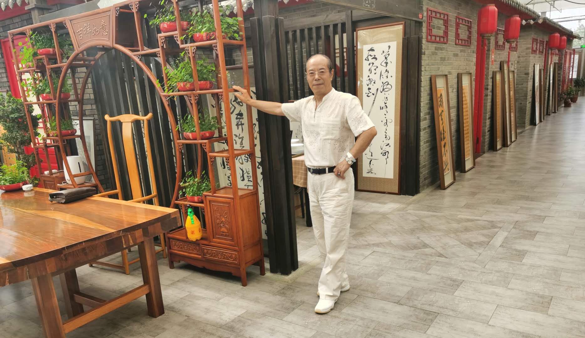 书画陶情诗立志.山海仰慕笔作桥