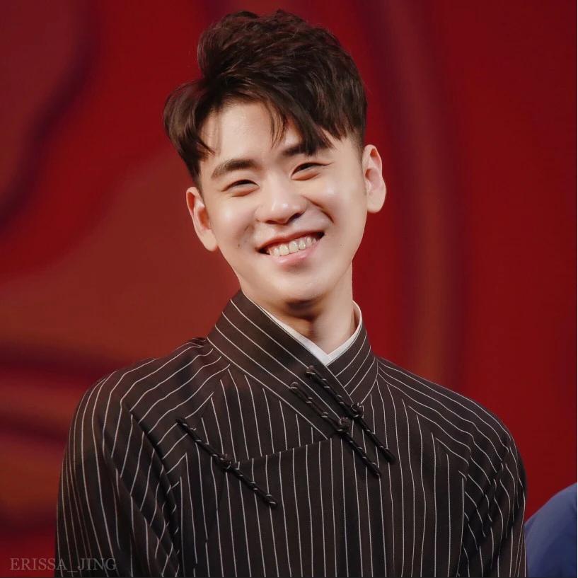 张云雷原来的发型,张云雷换了发型才火的