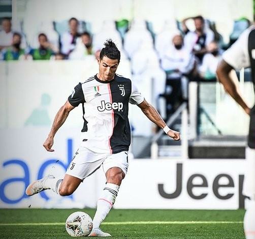 c罗迎尤文生涯百球里程碑,尤文图斯祝贺c罗新的启程