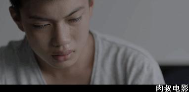 一边哭一边笑但不是很想笑,一边笑一边哭的厉害