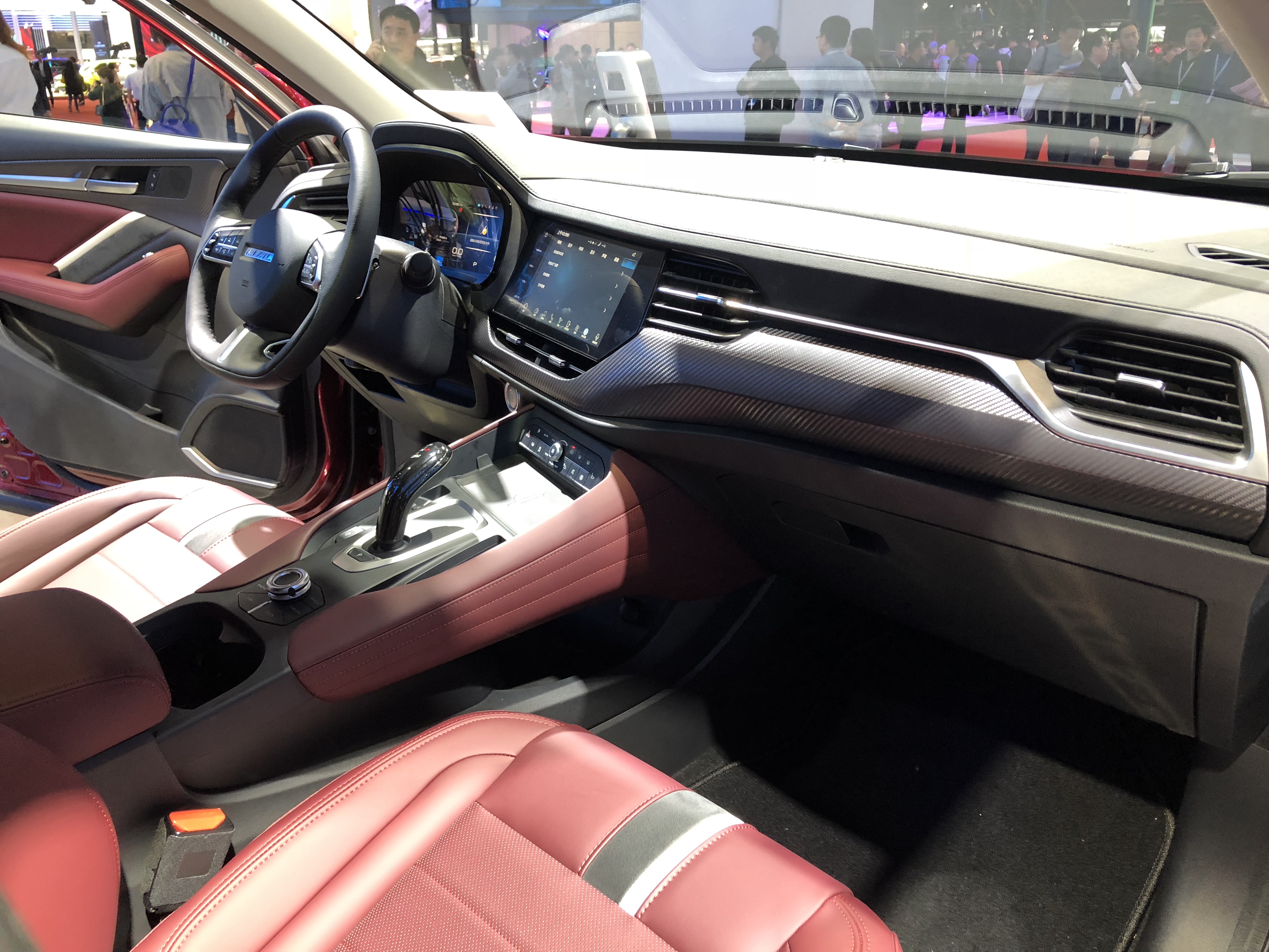 哈弗轿跑suvf7x,哈弗轿跑suvf7x升级轮胎